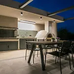 Grand Aqua Luxury Villa By Mintzi