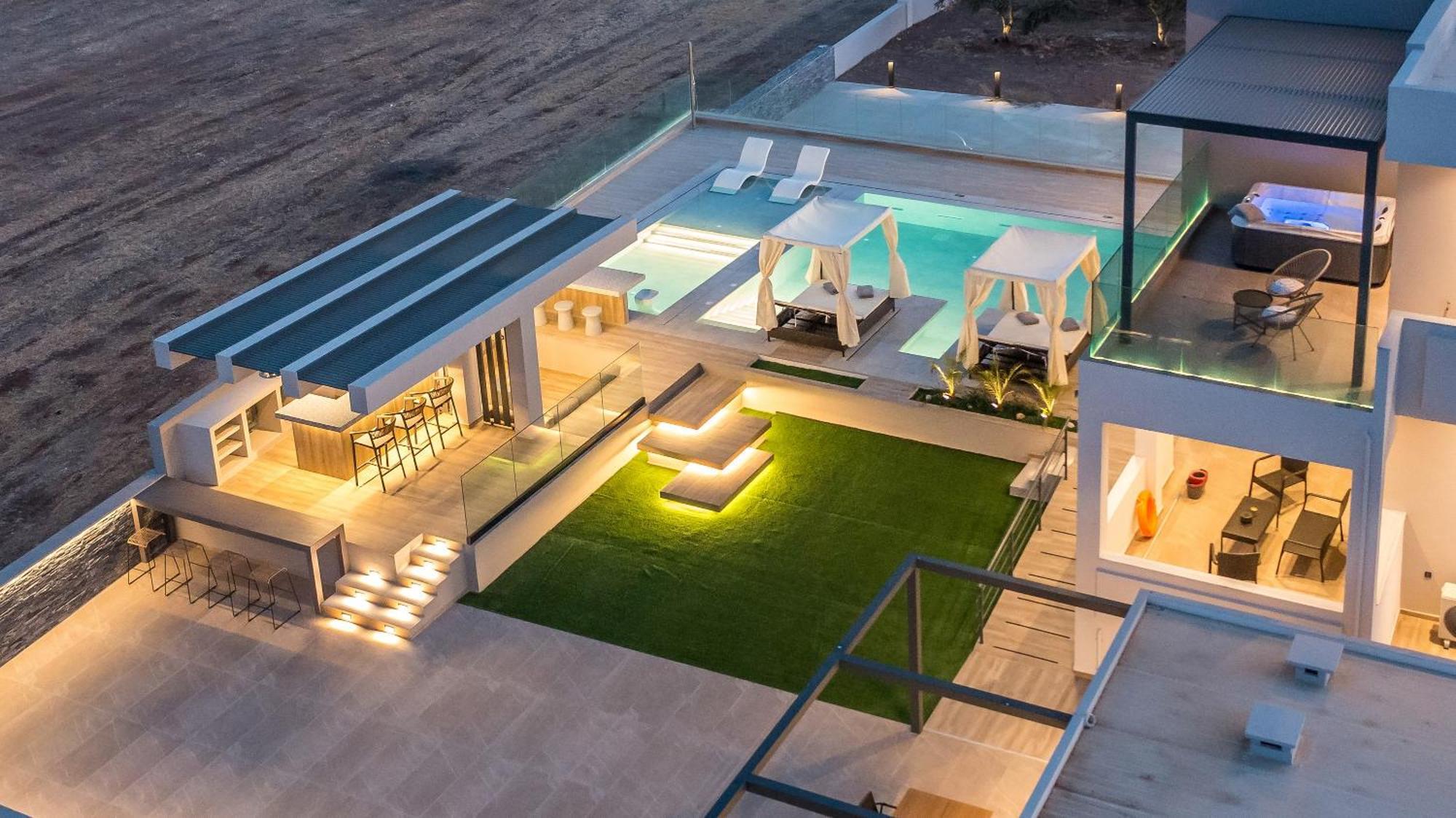 Villa Grand Aqua Luxury By Mintzi *
