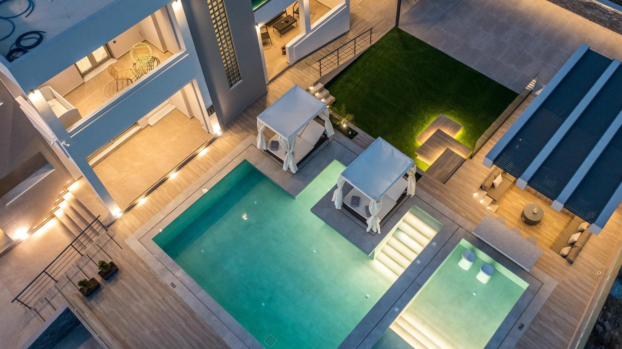 Villa Grand Aqua Luxury By Mintzi *