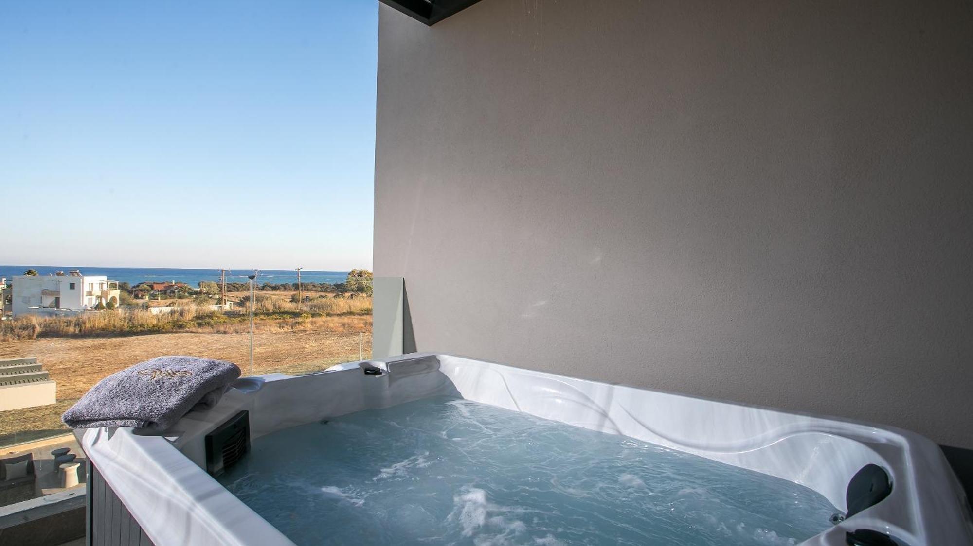 Grand Aqua Luxury By Mintzi *